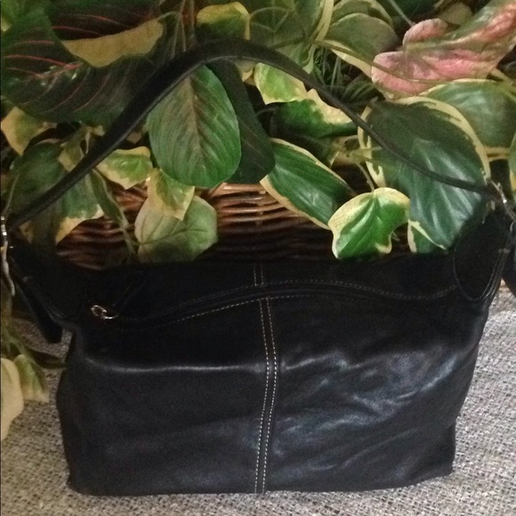 Liz Claiborne - Picture 2 of 7